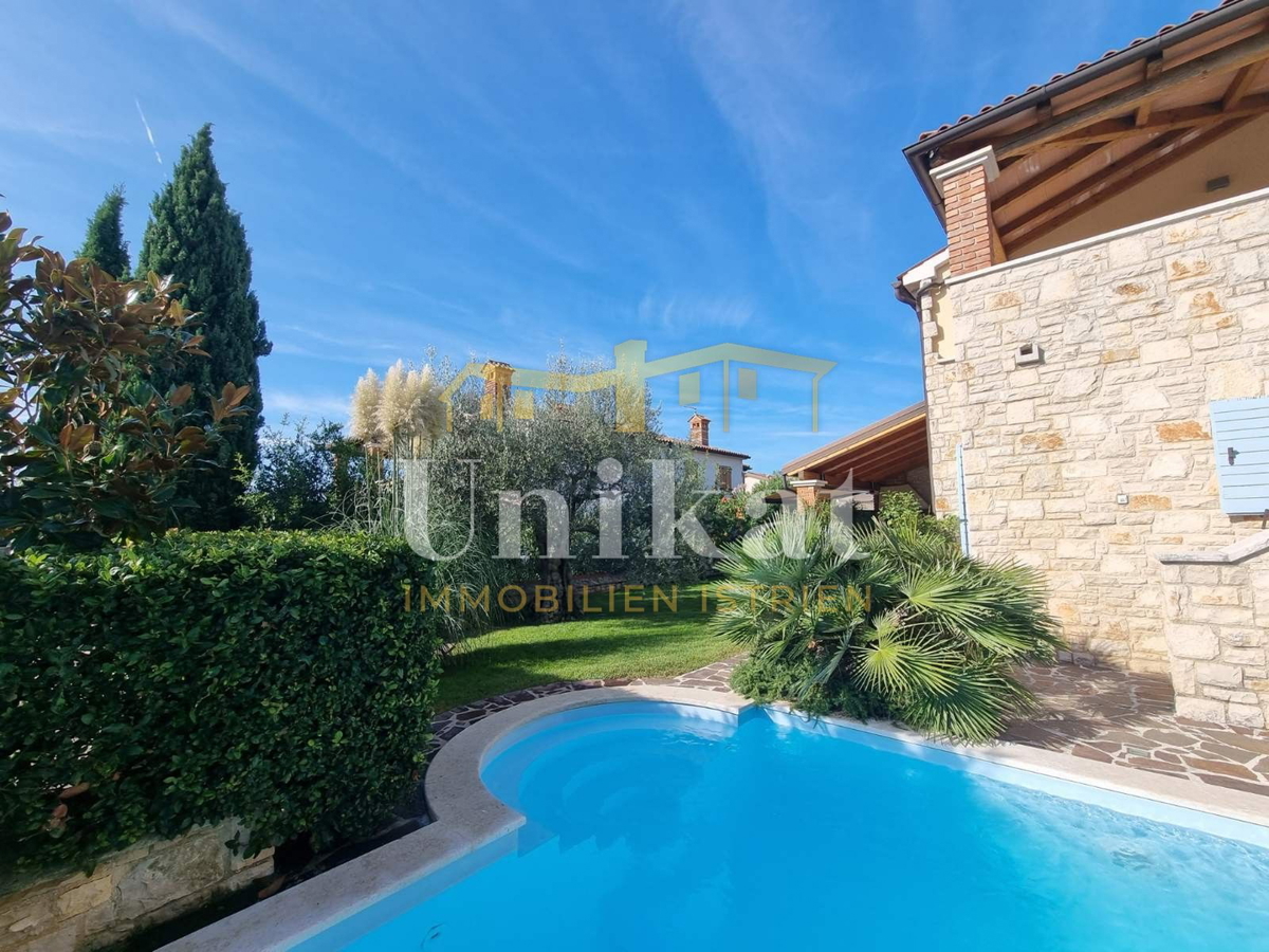 Dvojna hiša v istrskem slogu